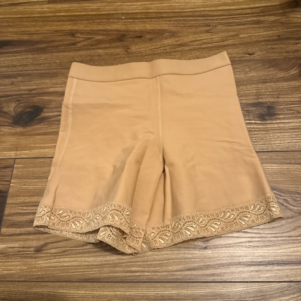 Mid-Rise Sculpting Butt Lifter Shaper Short